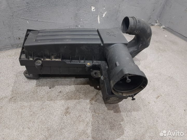 Воздушный фильтр в сборе для 1.8 VW Passat B6