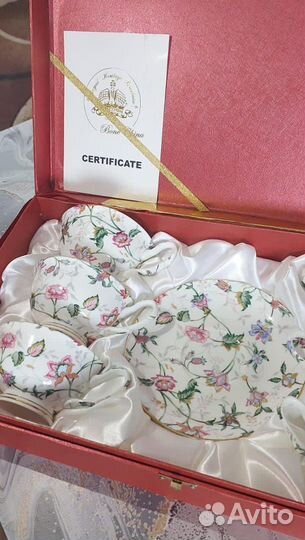 Фарфоровый чайный сервиз