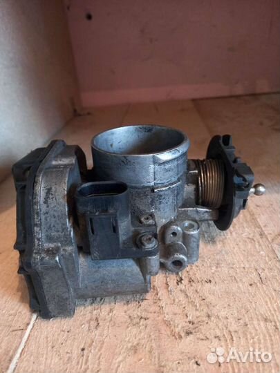 Дроссельная заслонка Ауди А4 1.8т 058133063C