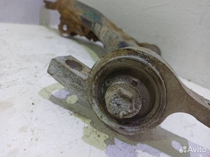 Рычаг передний правый нижний