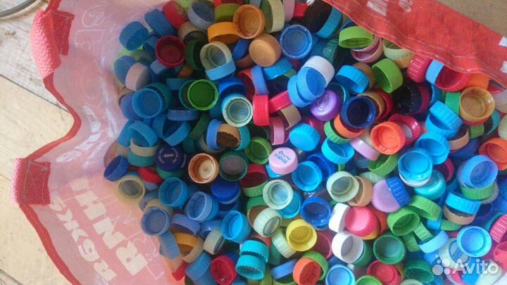 Пластиковые крышки от бутылок