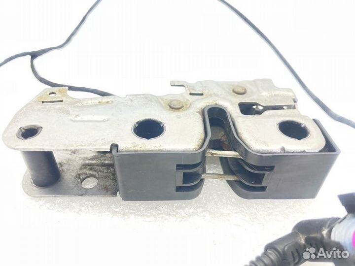 Замок капота Volkswagen Passat B7 2011