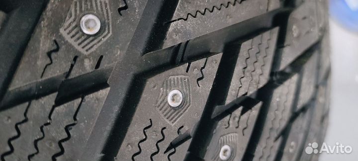 Hankook Winter i'Pike X W429A 235/65 R17 104T