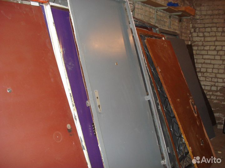 Двери металлические б/у -р-р и цены см. в тексте