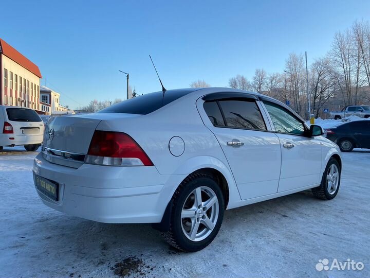 Opel Astra 1.6 МТ, 2011, 175 000 км