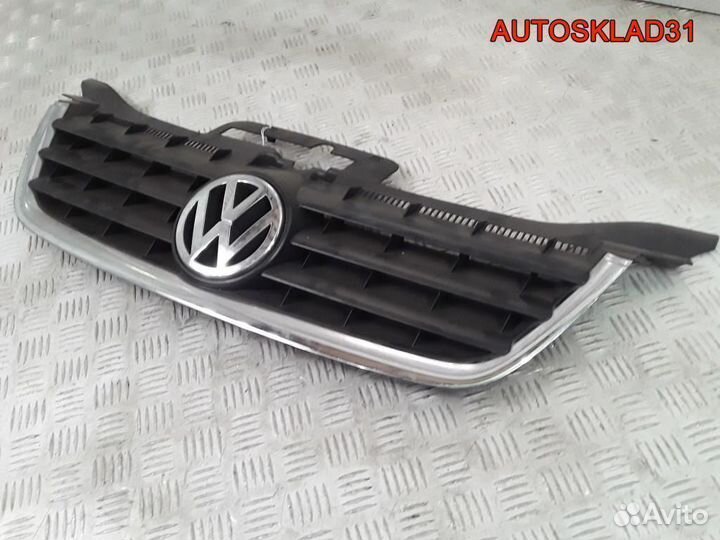 Решетка радиатора Volkswagen Touran 1T0853651