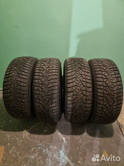 Bridgestone Blizzak Spike-02 SUV 285/60 R18