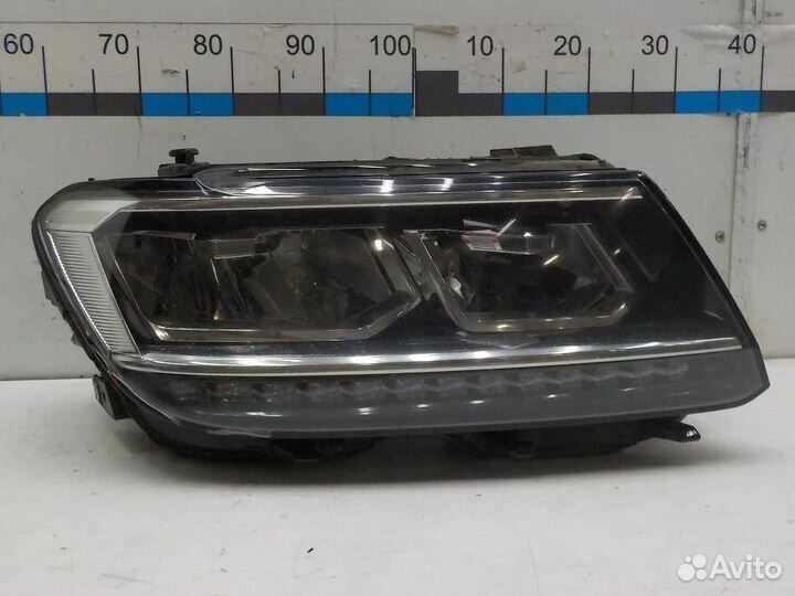 Фара правая Volkswagen Tiguan