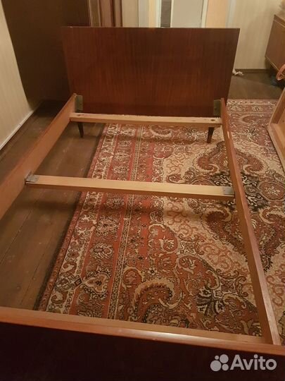 Кровать массив