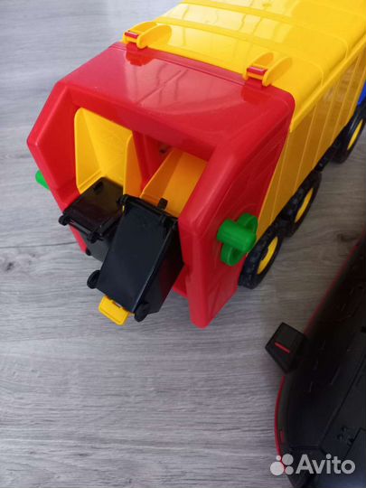 Мусоровоз, подводная лодка