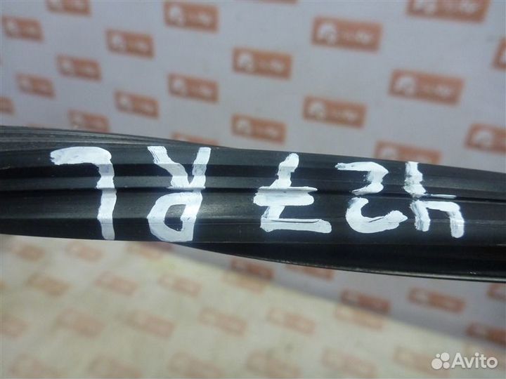 Уплотнительная резинка стекла задняя левая Land