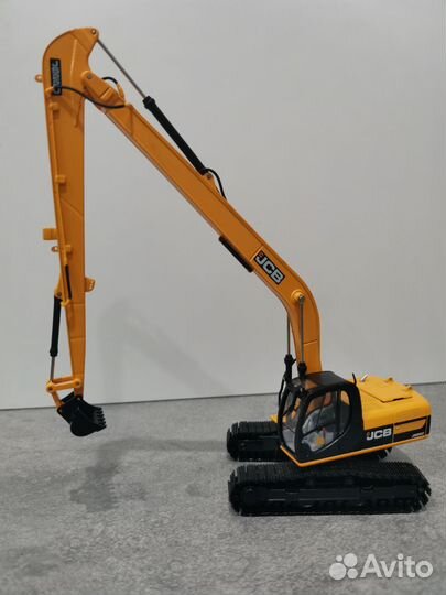 Модель экскаватора JCB JS220 1:50