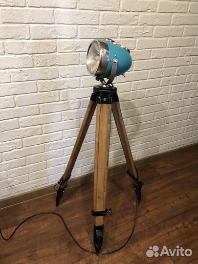 Торшер на треноге в стиле loft из фары мотоцикла
