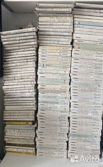 Много катушек с записями, бобины