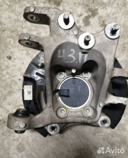 Кулак задний правый Kia Sorento 4