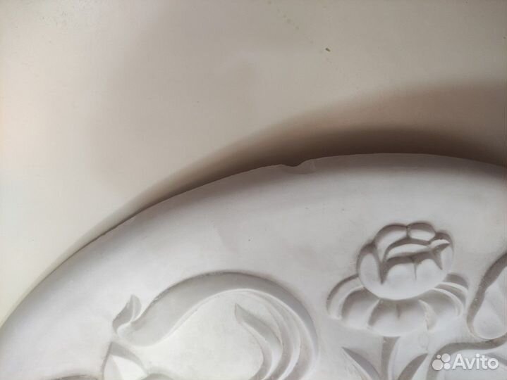 Потолочная розетка гипс