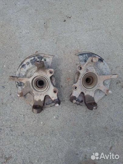 Поворотный кулак правый Nissan Terrano 2 Ниссан