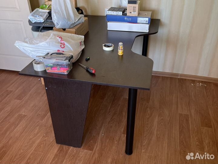 Офисный стол большой