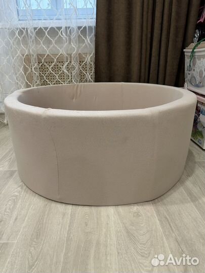 Сухой бассейн с шарами