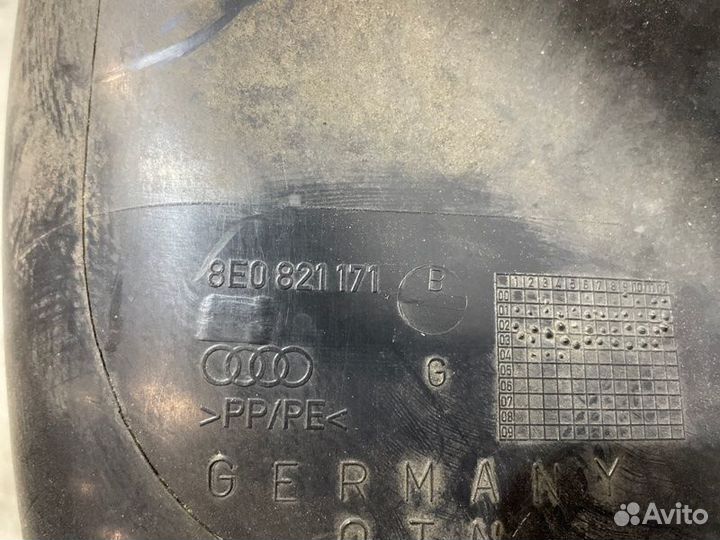 Подкрылок передний левый Audi A4 Avant B6 1.8 2004