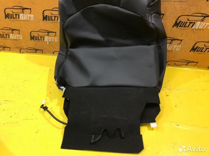 Обшивка сидения передняя левая Toyota Camry 70