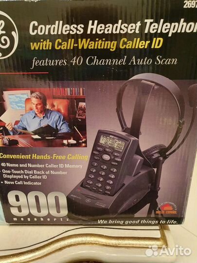 Телефон с наушниками