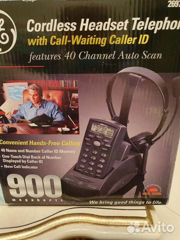 Телефон с наушниками