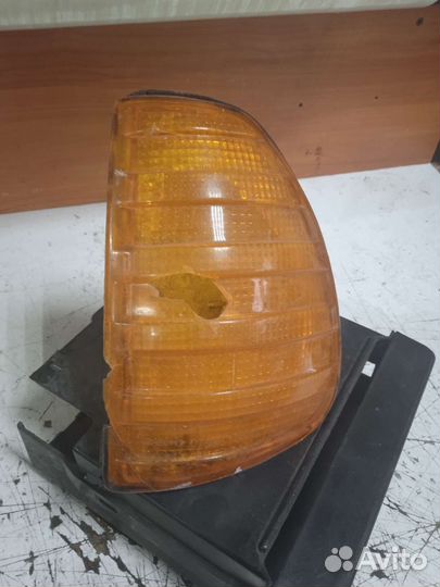 Указатель поворота левый Mercedes w123 мерседес