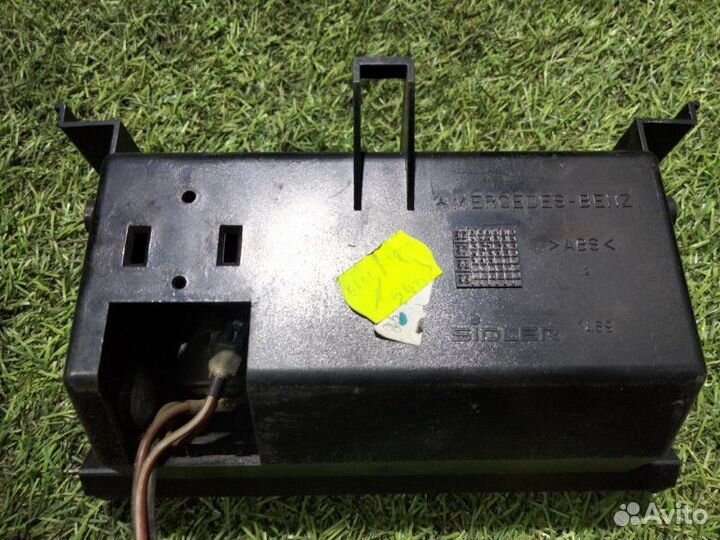 Пепельница Mercedes-Benz C200 W202 111 945 1998