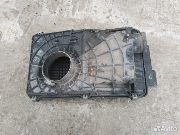 Корпус воздушного фильтра Nissan March CG10