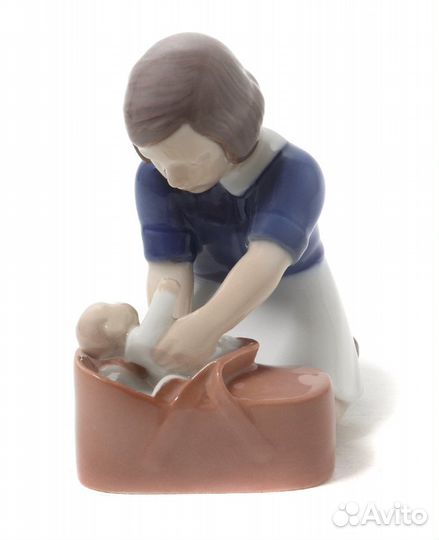 Фарфоровая фигура 