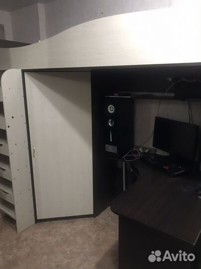 Двухъярусная кровать-чердак в отличном состоянии