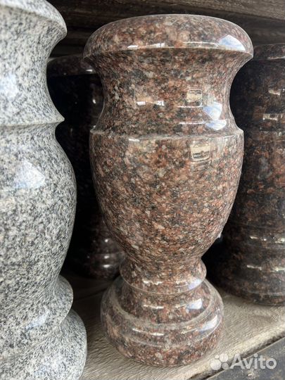 Вазы гранитные