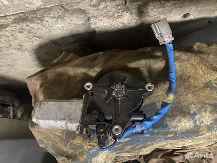 Моторчик стеклоподъемника honda hr-v