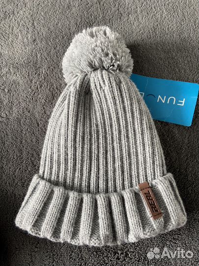 Шапки демисезонные новые 50-52