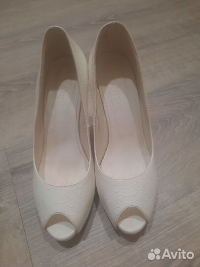 Туфли женские 37 размер белые