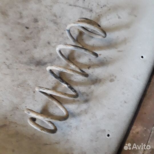 Пружина передний стойки Ауди А4Б5 VW Пассат Б5