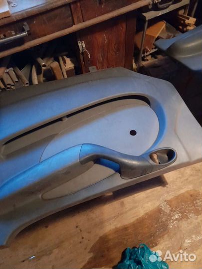 Обшивка дверей Мерседес спринт правая и левая