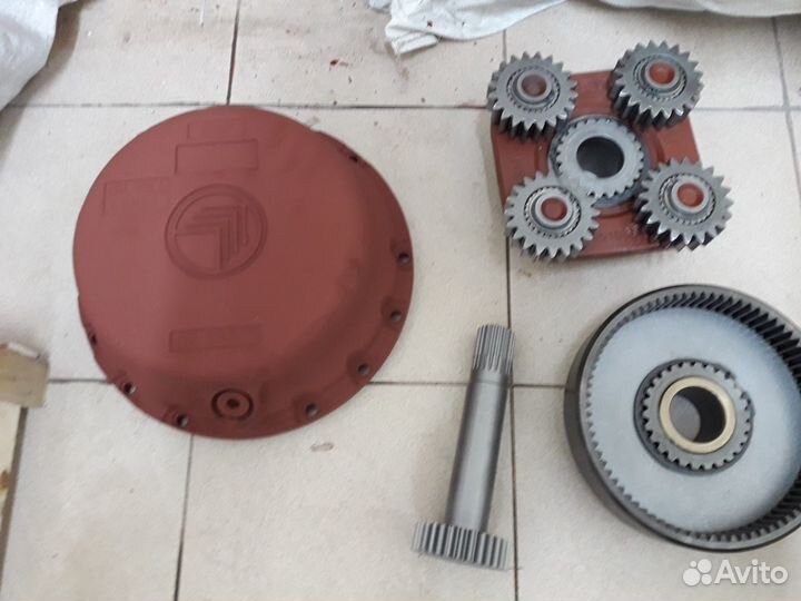 Шестерня передачи JCB220, 332/H3928