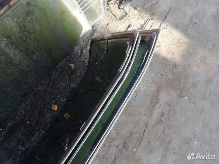 Стекло заднее мерседес Mercedes w124