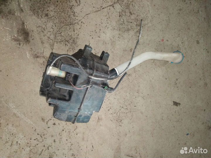 Бачок омывателя Nissan Skyline V35 02 - 06 г. в