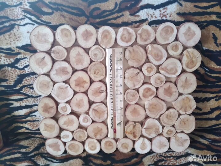 Панно из можжевельника