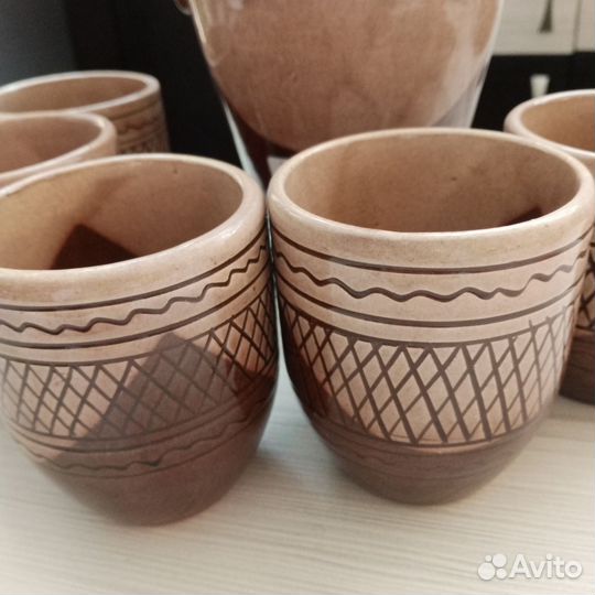 Кувшин со стаканами