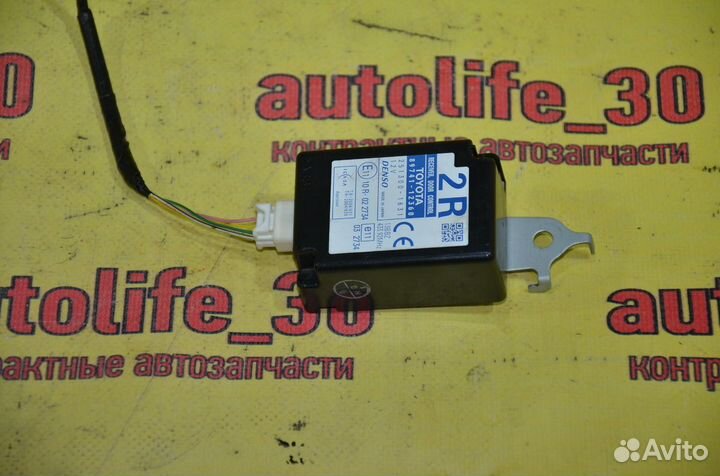 Блок управления дверьми Toyota Auris E150