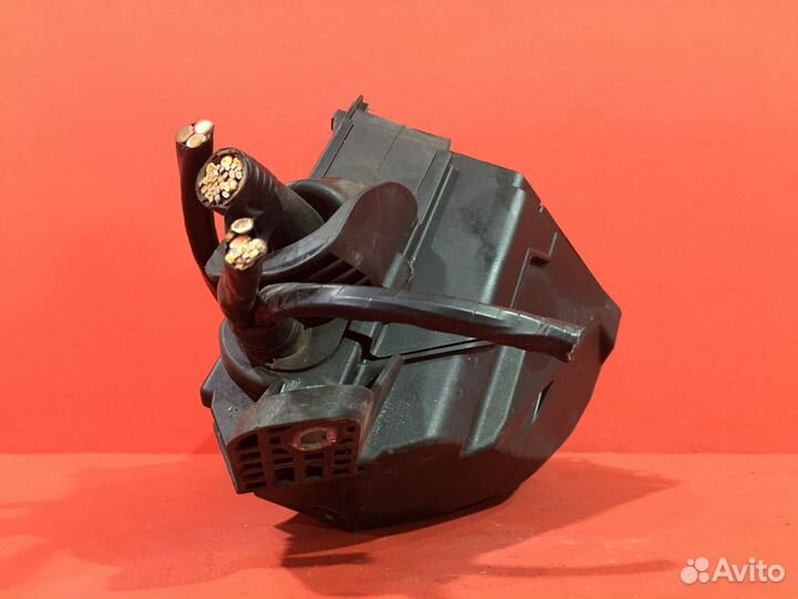 Блок предохранителей под капот Land Rover Range