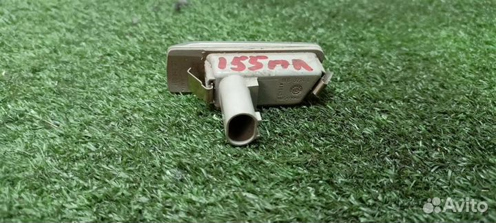 Повторитель на крыло левый белый Audi Audi A8 4E