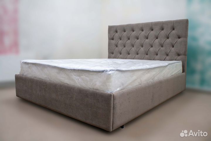 Кровать с мягким изголовьем 
