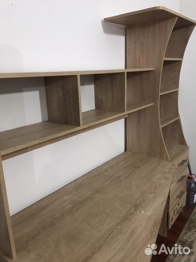 Письменный стол