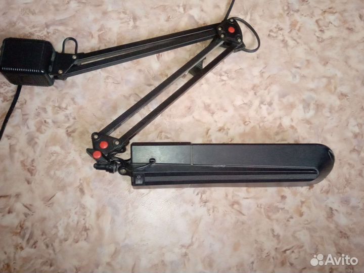 Настольная лампа