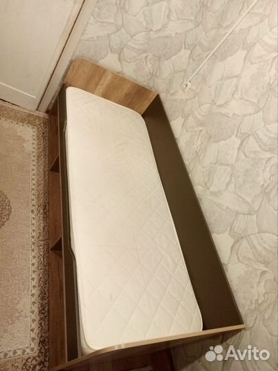 Кровать